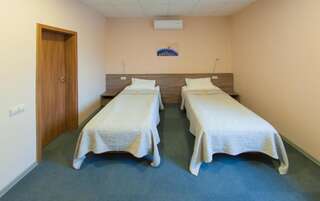 Отели типа «постель и завтрак» Air Kaunas Кармелава Двухместный номер с 2 отдельными кроватями и ванной комнатой-12