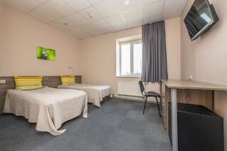 Отели типа «постель и завтрак» Air Kaunas Кармелава Двухместный номер с 2 отдельными кроватями и ванной комнатой-1