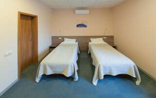 Отели типа «постель и завтрак» Air Kaunas Кармелава Двухместный номер с 2 отдельными кроватями и ванной комнатой-3